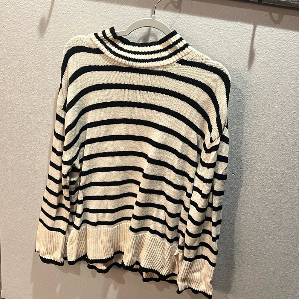 Cute light weight sweater